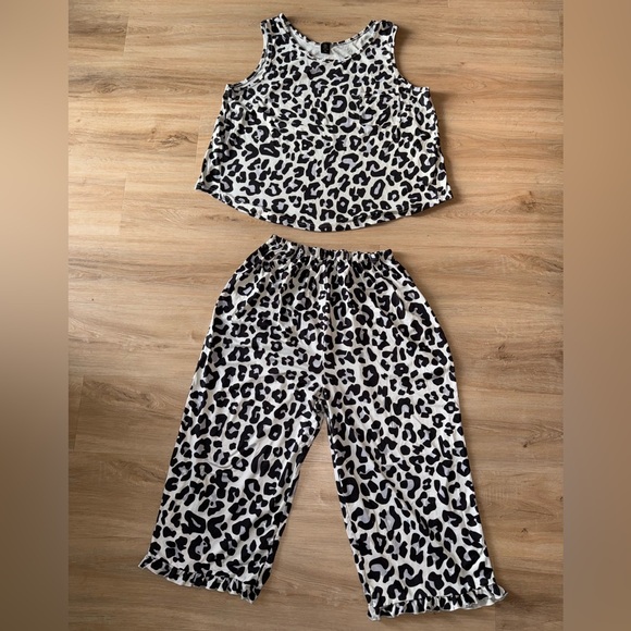 Jenize Other - Leopard Print Women's Pajama Set
